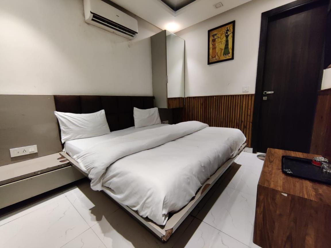 Hotel Shri Saai Deluxe