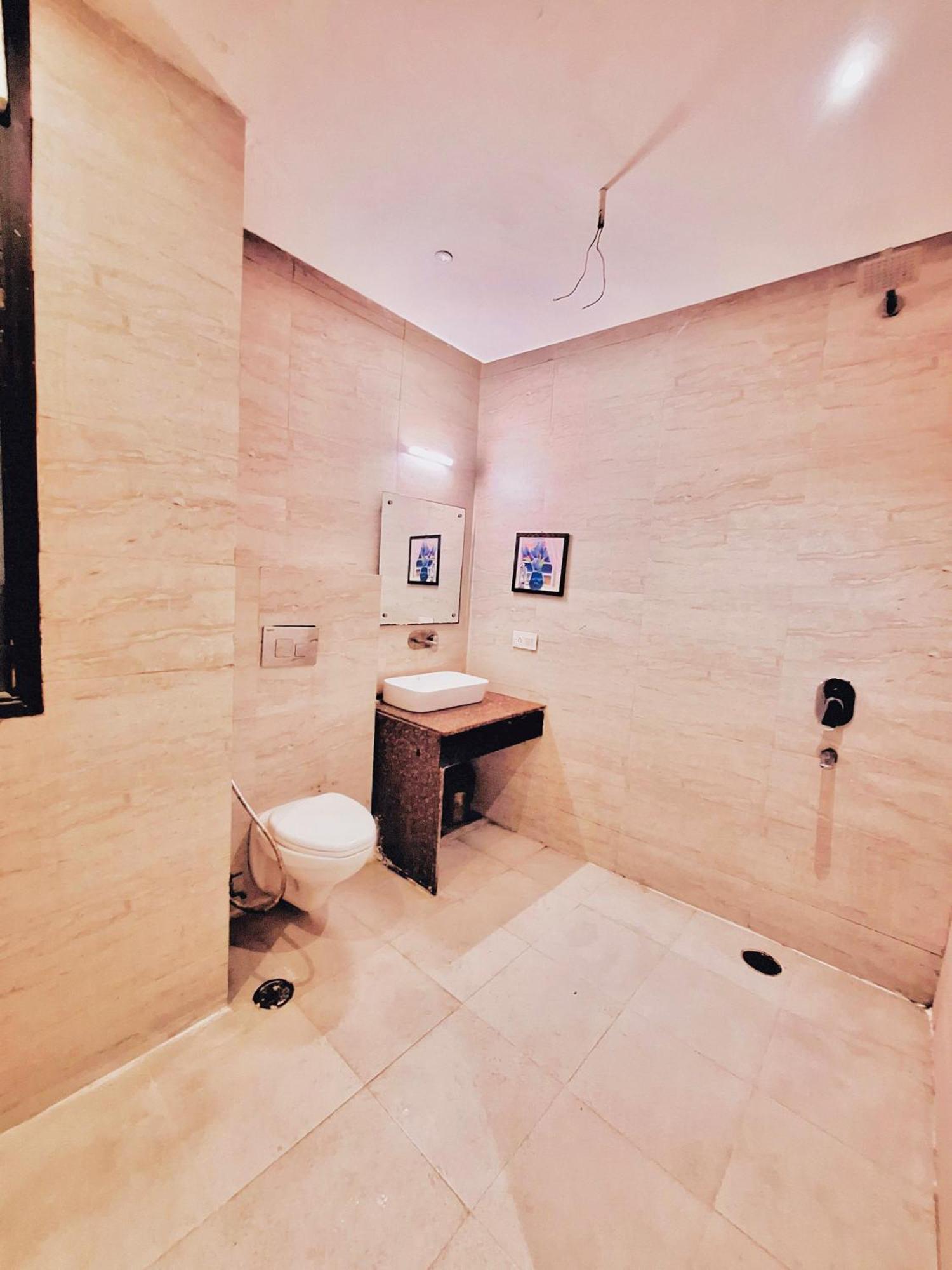 Hotel Shri Saai Deluxe New Delhi
