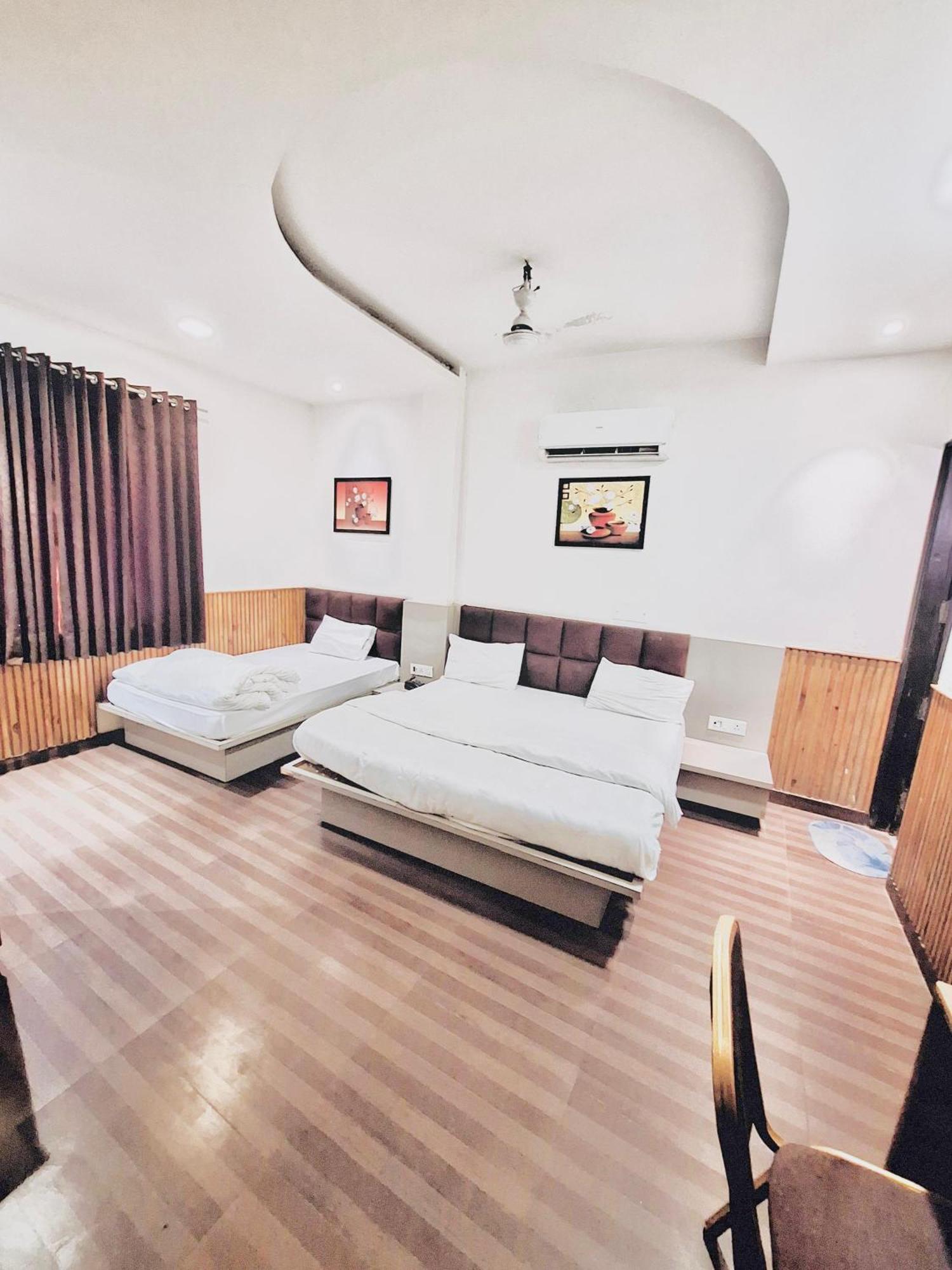 Shri Saai Deluxe New Delhi