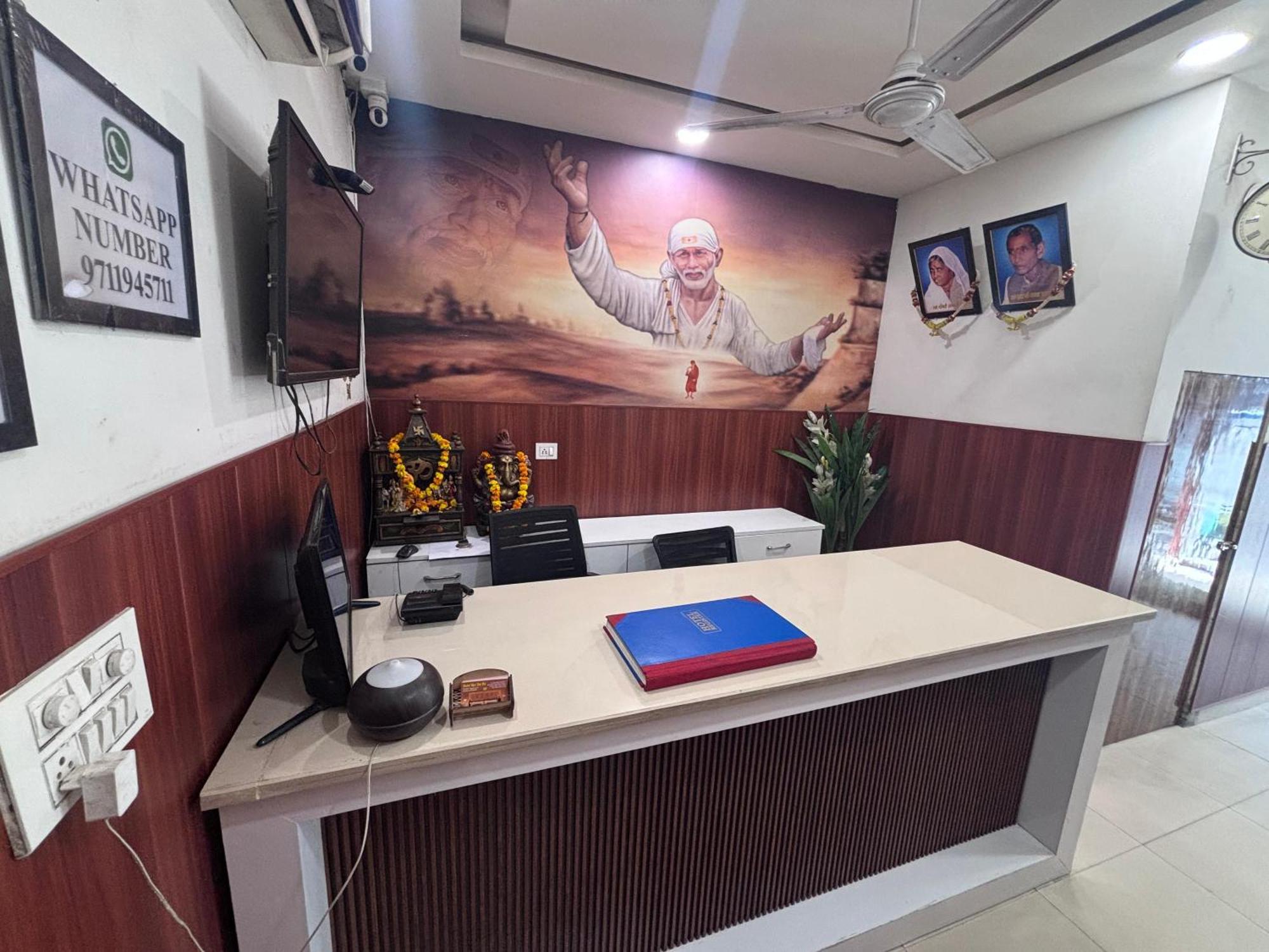Hotel Shri Saai Deluxe New Delhi