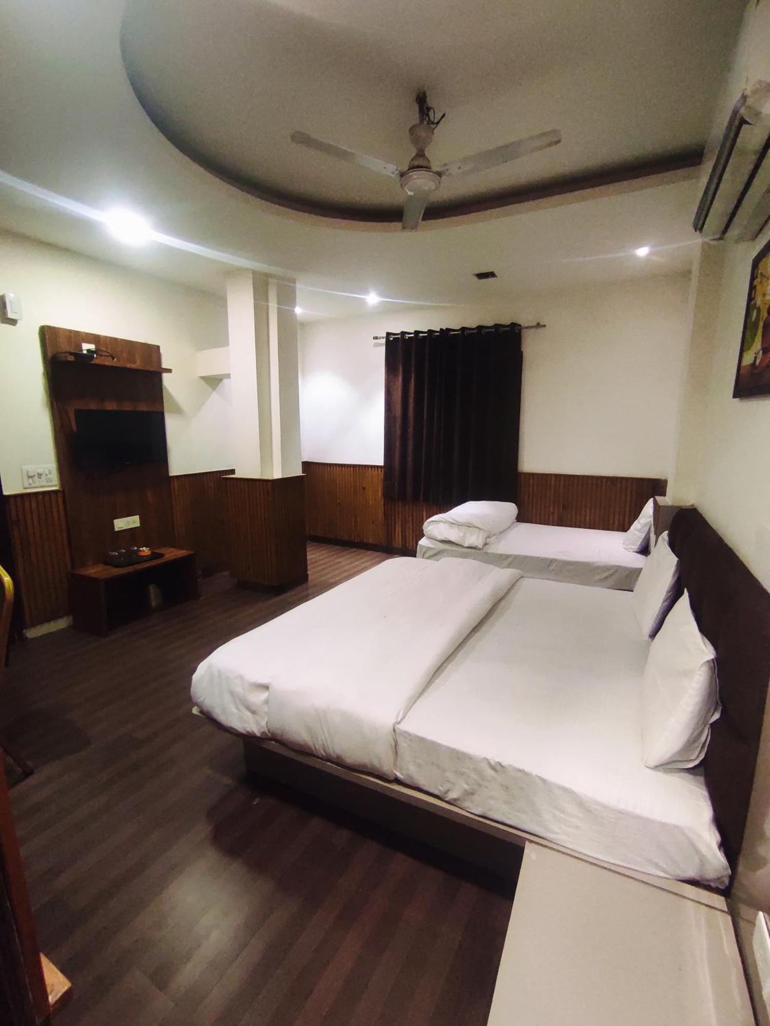 Shri Saai Deluxe *