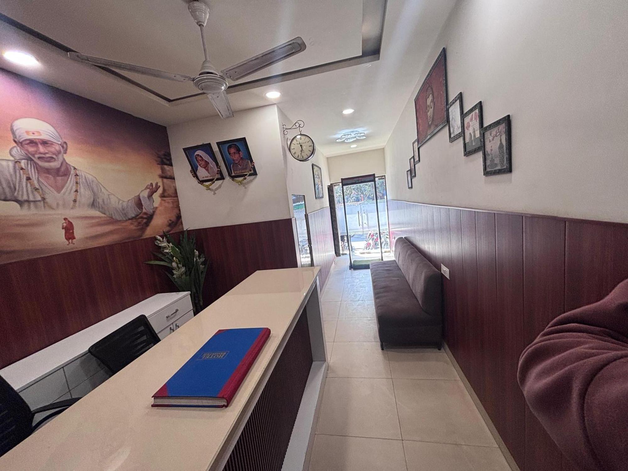Shri Saai Deluxe New Delhi