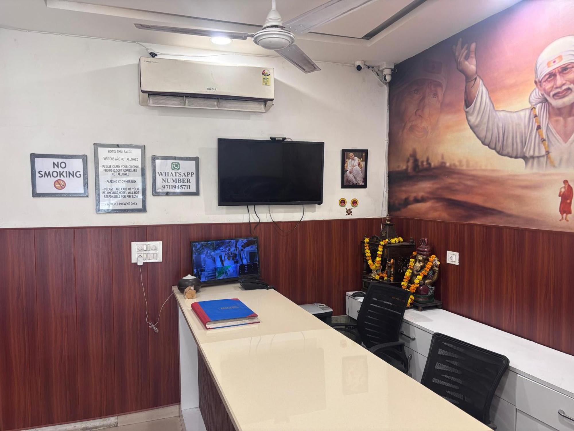 Hotel Shri Saai Deluxe New Delhi