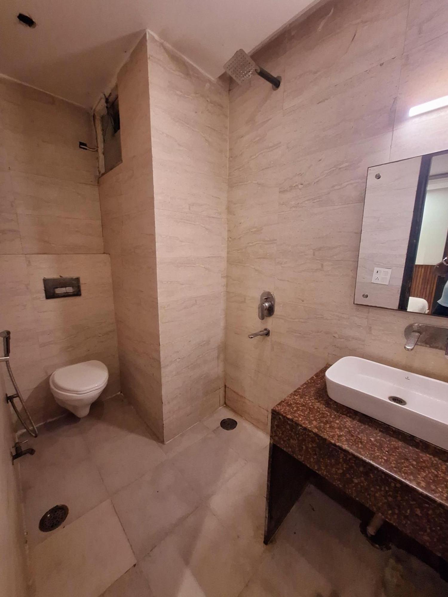 Shri Saai Deluxe Hotel New Delhi